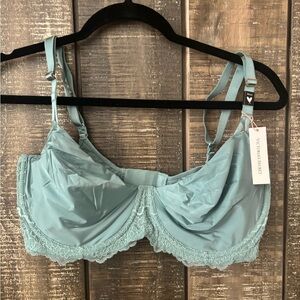 Victoria's Secret Dream Angels Lace Underwire Bra Light Green 36DDD